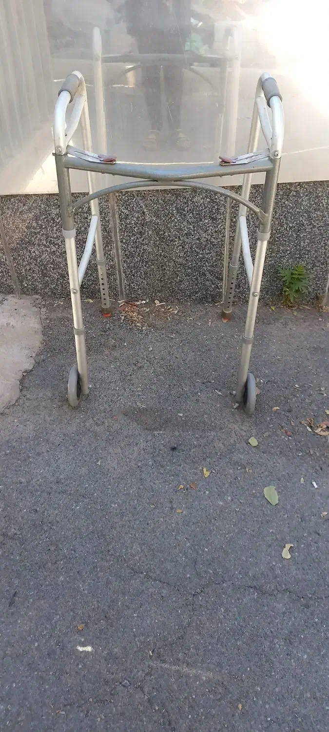 واکر تاشو چرخدار|آرایشی، بهداشتی، درمانی|اراک, |دیوار