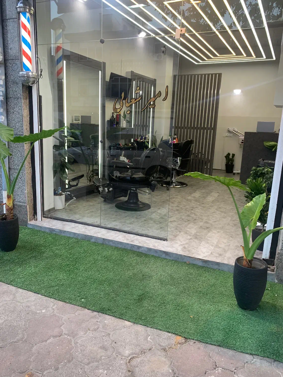 ارایشگاه مردانه کرایه صندلی + درصدی + حقوق|استخدام درمانی، زیبایی، بهداشتی|رشت, استقامت ۱|دیوار