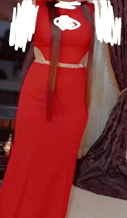 لباس مجلسی قرمز|لباس|رباط‌کریم, رباط‌کریم|دیوار