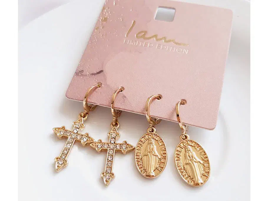 گوشواره حلقه ای دو جفتی با آویز صلیب طلایی|بدلیجات|اسلامشهر, شهرک مهدیه|دیوار