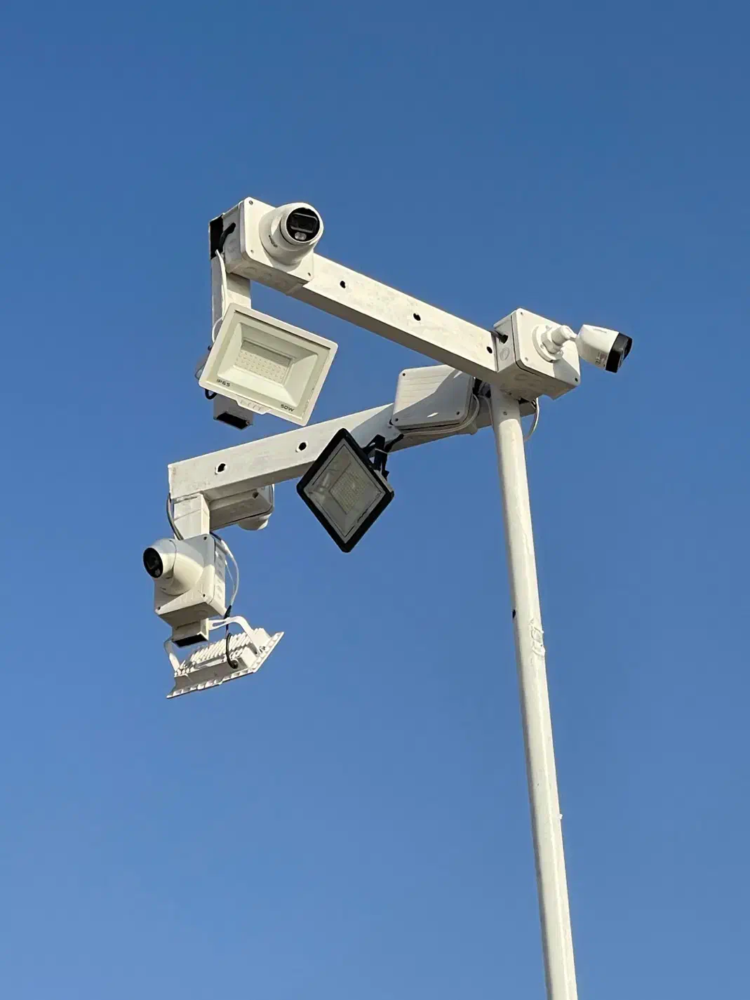 سیستم های امنیتی دوربین و دزدگیر مداربسته|دوربین مداربسته|مشهد, شهرآرا|دیوار