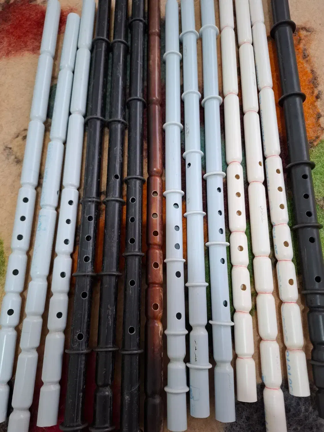 نی لبی عشایری در اِستهبان|سازهای بادی|استهبان, |دیوار