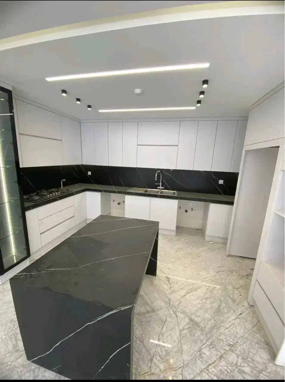 اپارتمان محتشم/وحید/ تک واحد سه خواب|فروش آپارتمان|اصفهان, جلفا|دیوار