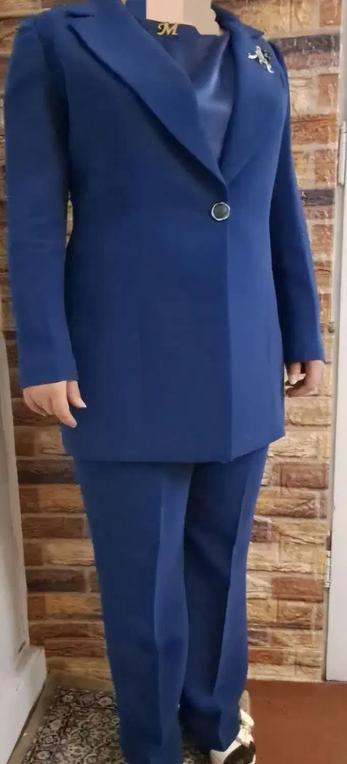 لباس مجلسی|لباس|ری, سرتخت|دیوار