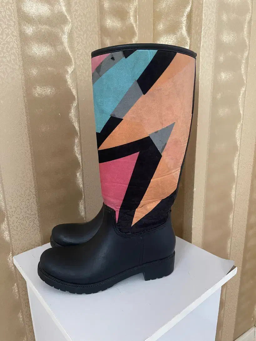 پوتین|کیف، کفش، کمربند|اردبیل, |دیوار