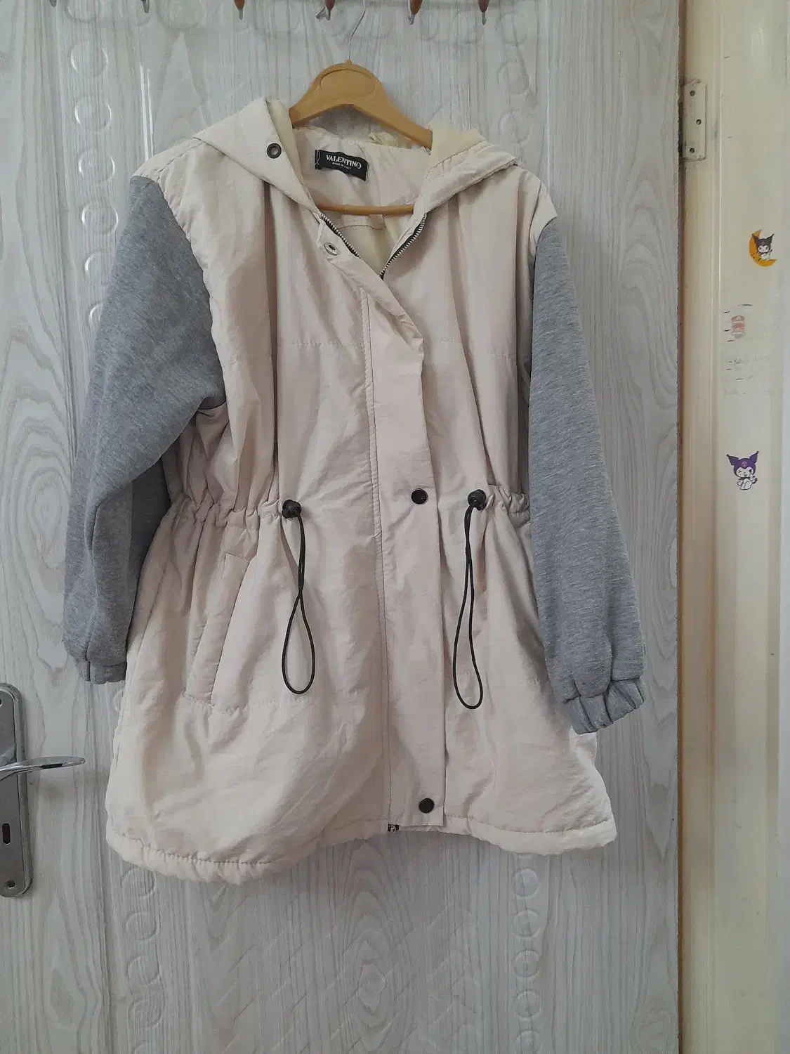 کاپشن|لباس|رشت, باهنر|دیوار