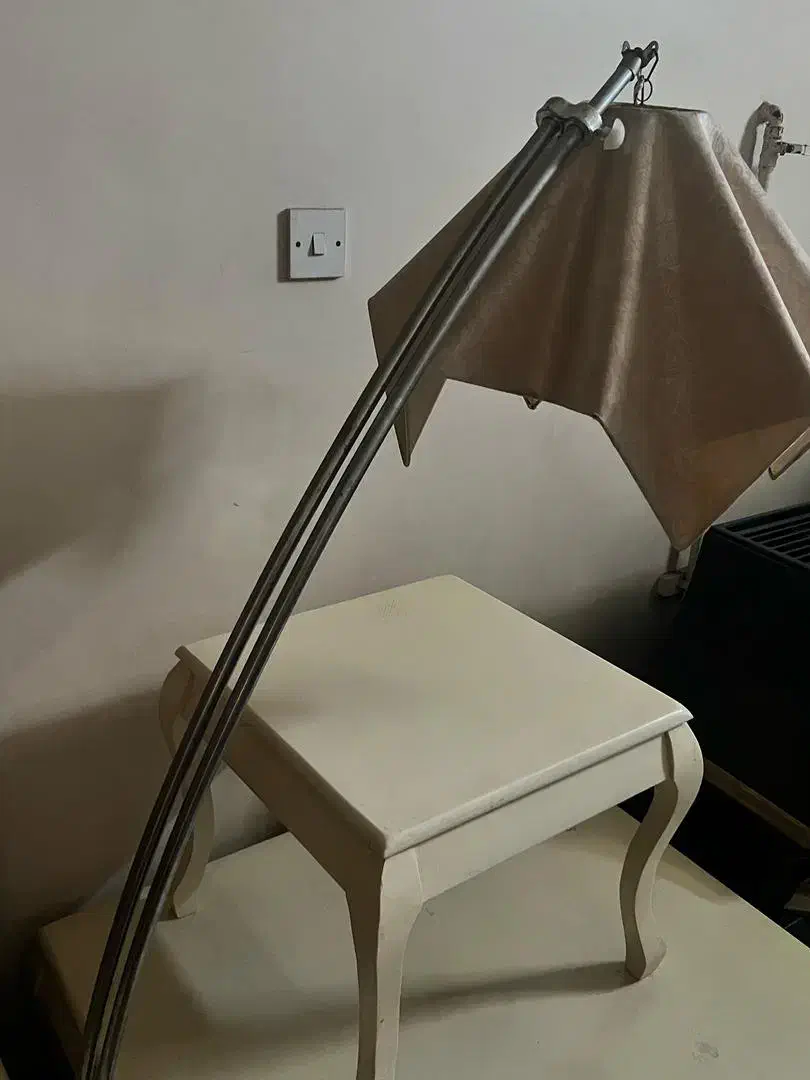 گل میز و آباژور کرم رنگ|مبلمان خانگی و میز عسلی|اهواز, سلطانمنش|دیوار