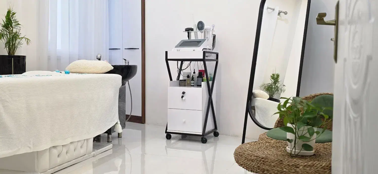 لاین اسکراب اسکالپ مو در مرکز مراقبت پوست و مو|خدمات آرایشگری و زیبایی|رشت, بوسار|دیوار