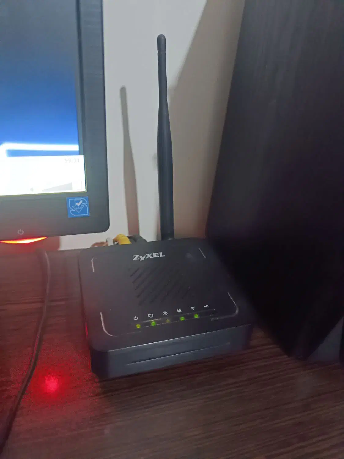 دو عدد مودم وای فای adsl یک عدد سیم کارتی|مودم و تجهیزات شبکه|الشتر, |دیوار