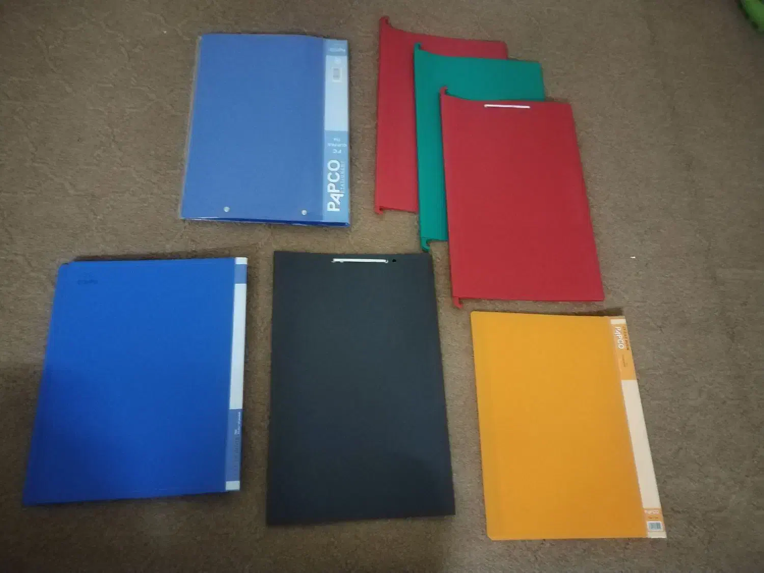 تعدادی کلربوک کاغذ رنگی کاغذ A5 و کاور|لوازم التحریر|اصفهان, خانه اصفهان|دیوار