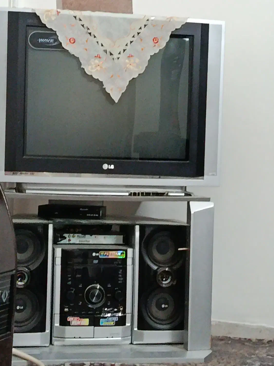 تلویزیون میز تلویزیون|تلویزیون و پروژکتور|قم, امامزاده ابراهیم|دیوار