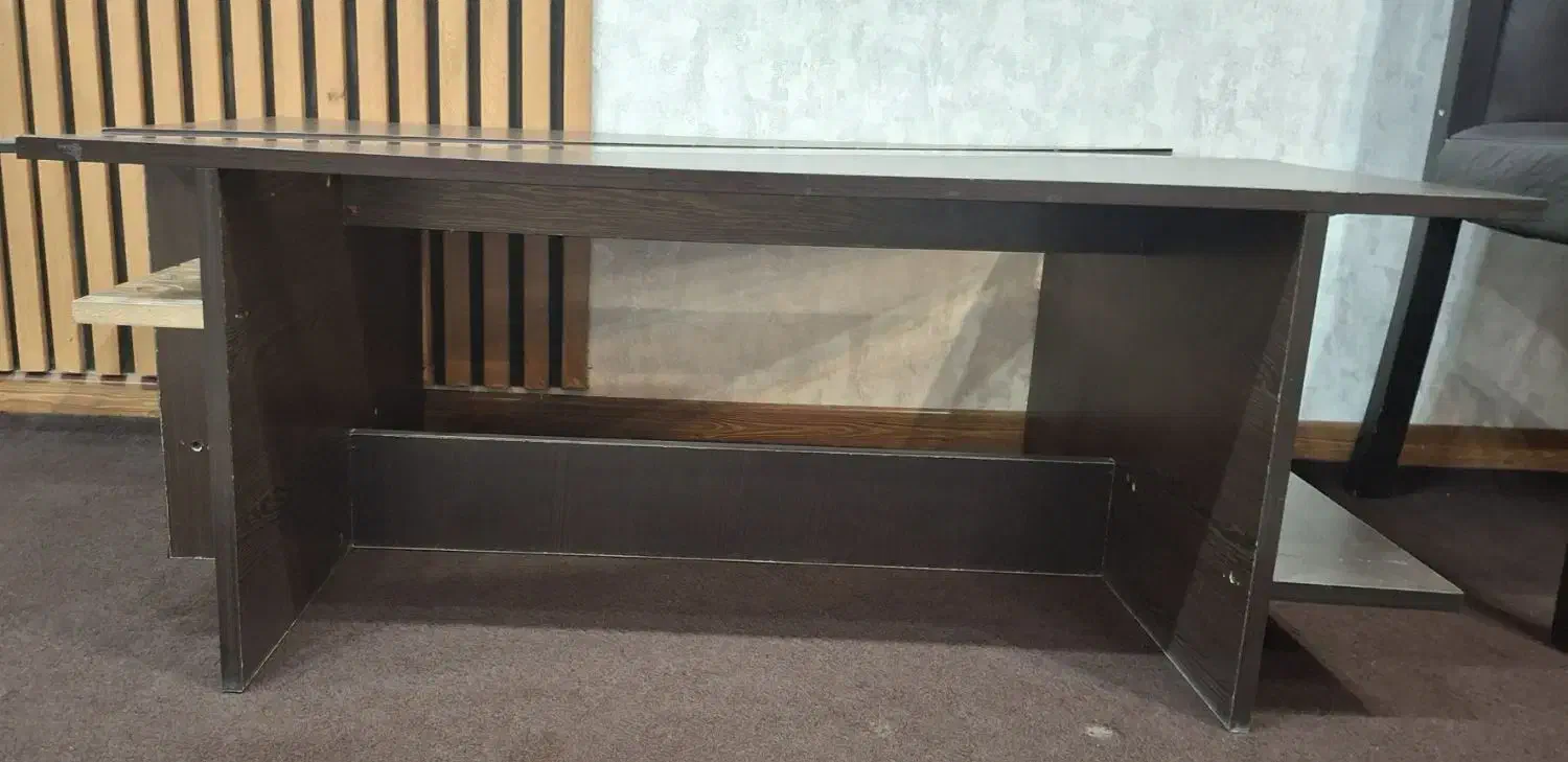 فروش مبل ۳ نفره و یک ساعت ایستاده و میز بزرگ وسط|مبلمان خانگی و میز عسلی|دورود, |دیوار