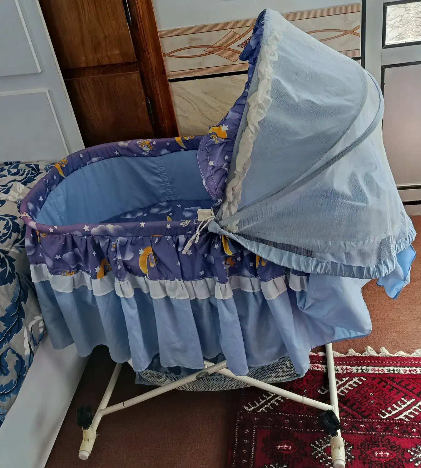 گهواره و تخت نوزاد|تخت و صندلی بچه|سیمین شهر, |دیوار