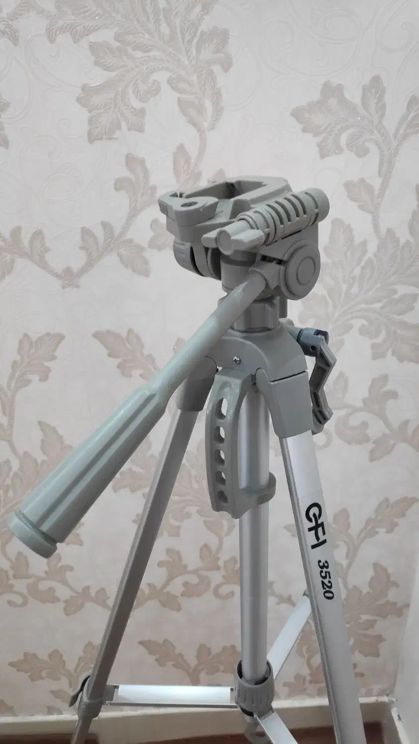 پایه دوربین|دوربین عکاسی و فیلمبرداری|تهران, نمایشگاه بین المللی|دیوار