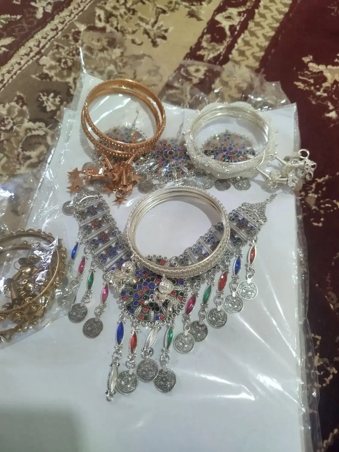 گردنبند و دستبند و النگو|جواهرات|فاضل آباد, |دیوار