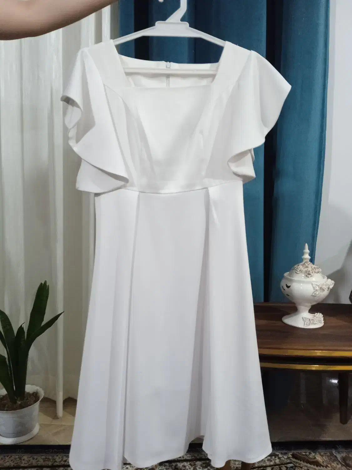 پوشاک|لباس|آشخانه, |دیوار