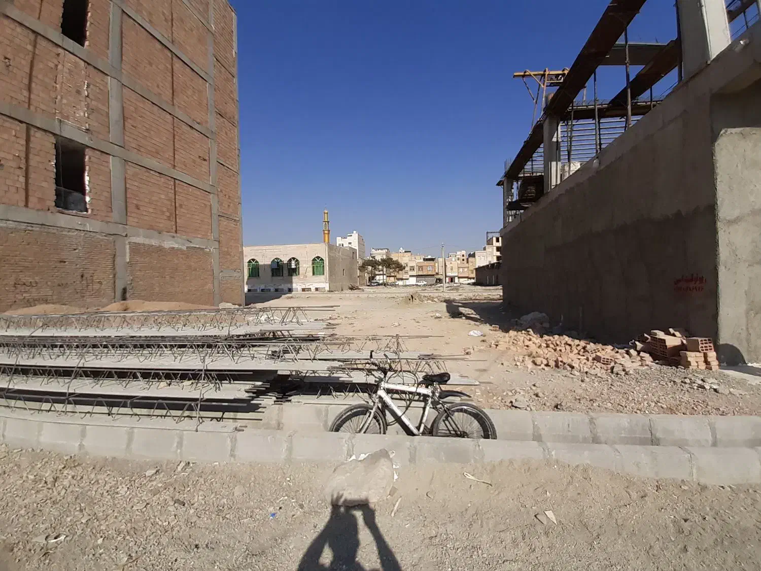 زمین بر خیابان ۲۰متری با جواز ساخت|فروش زمین و ملک کلنگی|بهارستان, |دیوار