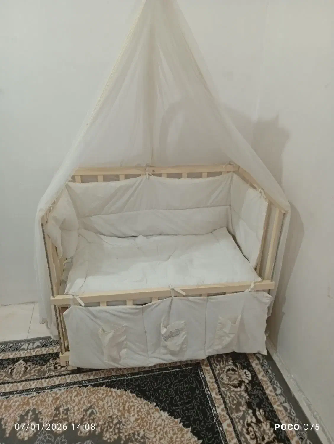 گهواره کنارتخت مادرکرم رنگ|تخت و صندلی بچه|پاکدشت, پاکدشت (مامازند)|دیوار