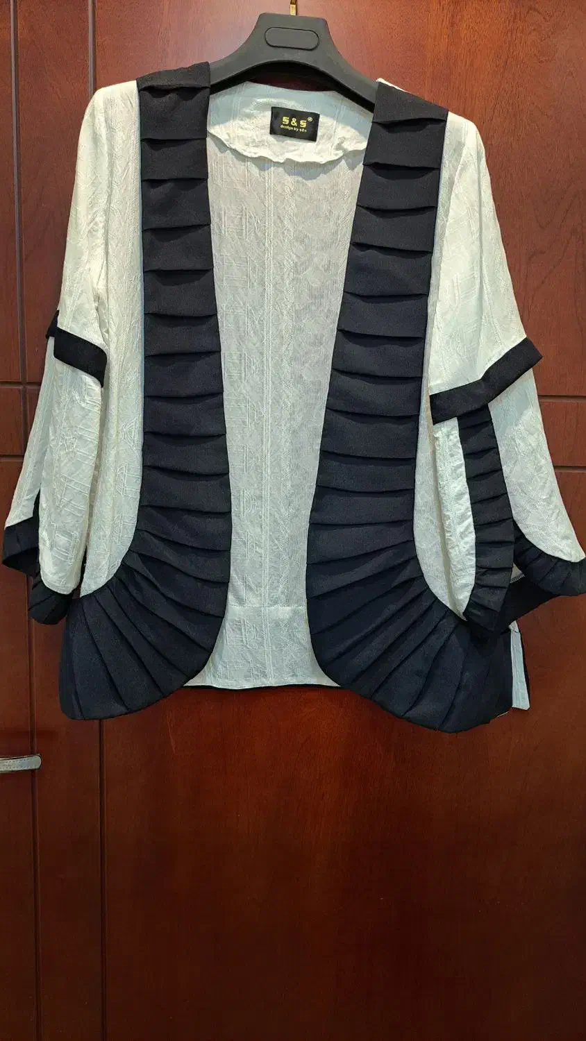 مانتو|لباس|شاهین‌شهر, فردوسی|دیوار