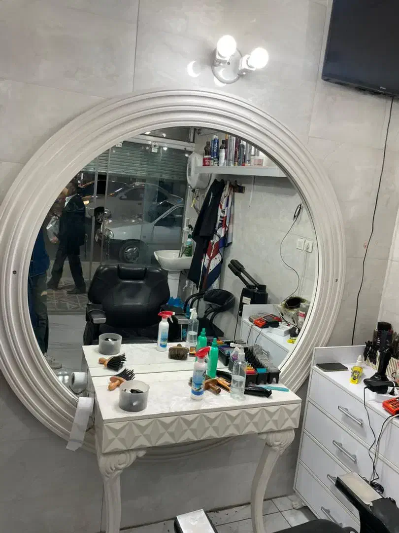 اینه و کنسول ارایشگاهی و صندلی تک|آرایشگاه و سالنهای زیبایی|ایلام, |دیوار