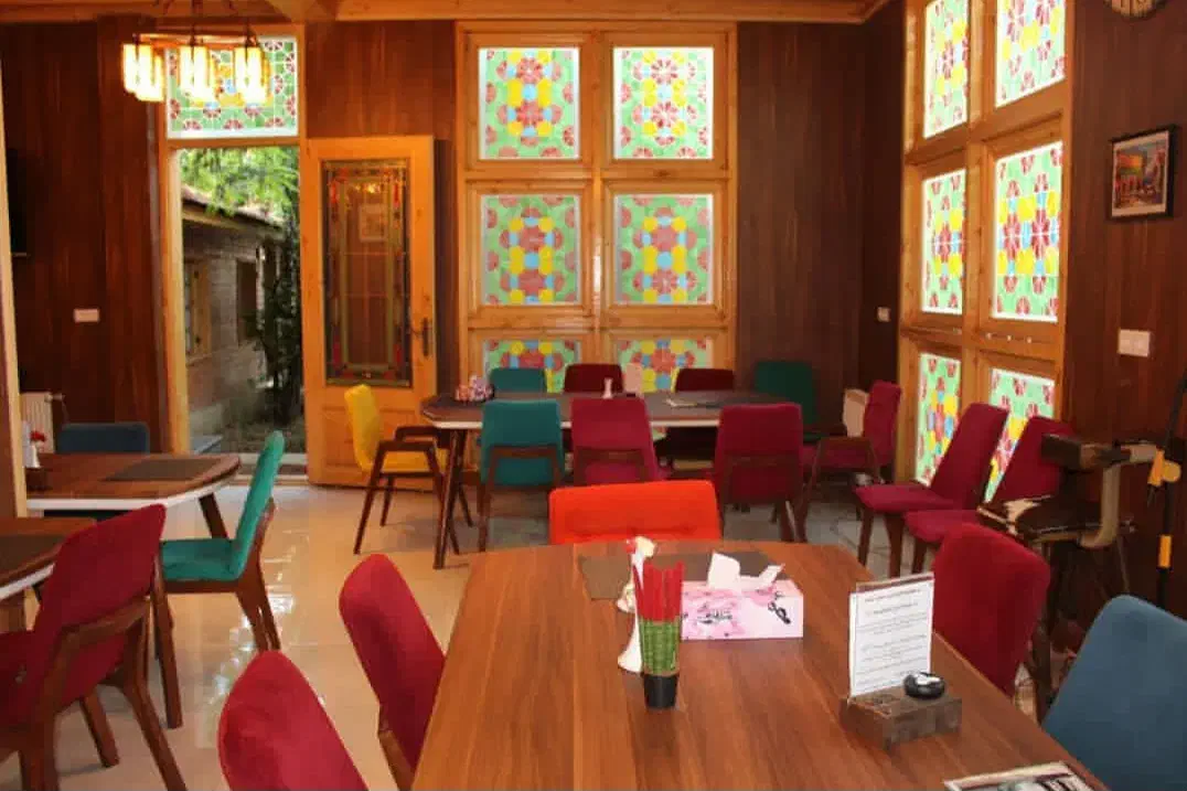 درب و پنجره چوبی شیشه رنگی دکوراتیو|مصالح و تجهیزات ساختمان|ساری, |دیوار