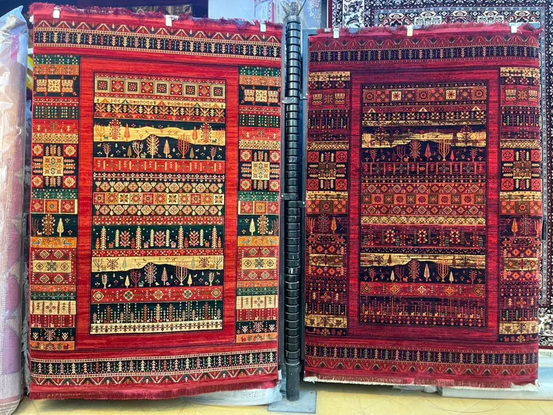 فرش سنتی قرمز لاکی و سبز بلوچ،قشقایی،ترکمن،چالشتر|فرش|اصفهان, نصرآباد|دیوار