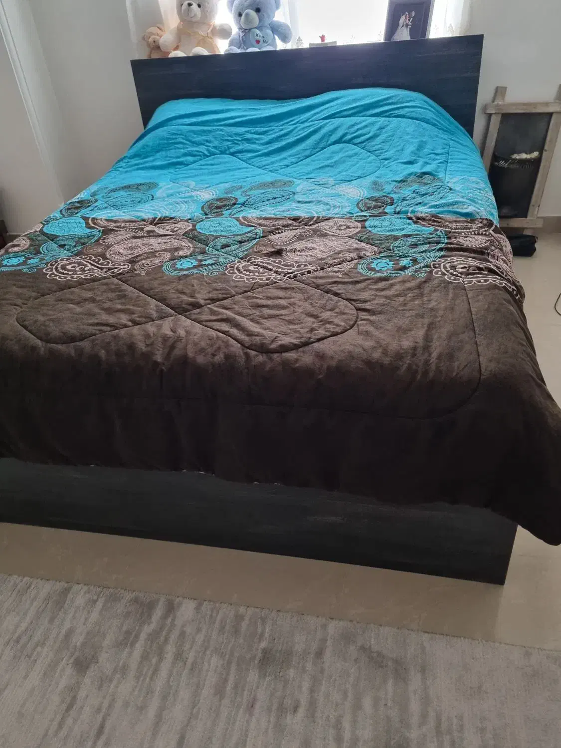 تخت دونفره ۱/۶۰ همراه تشک و پاتختی و ایینه|تخت و سرویس خواب|گرگان, |دیوار