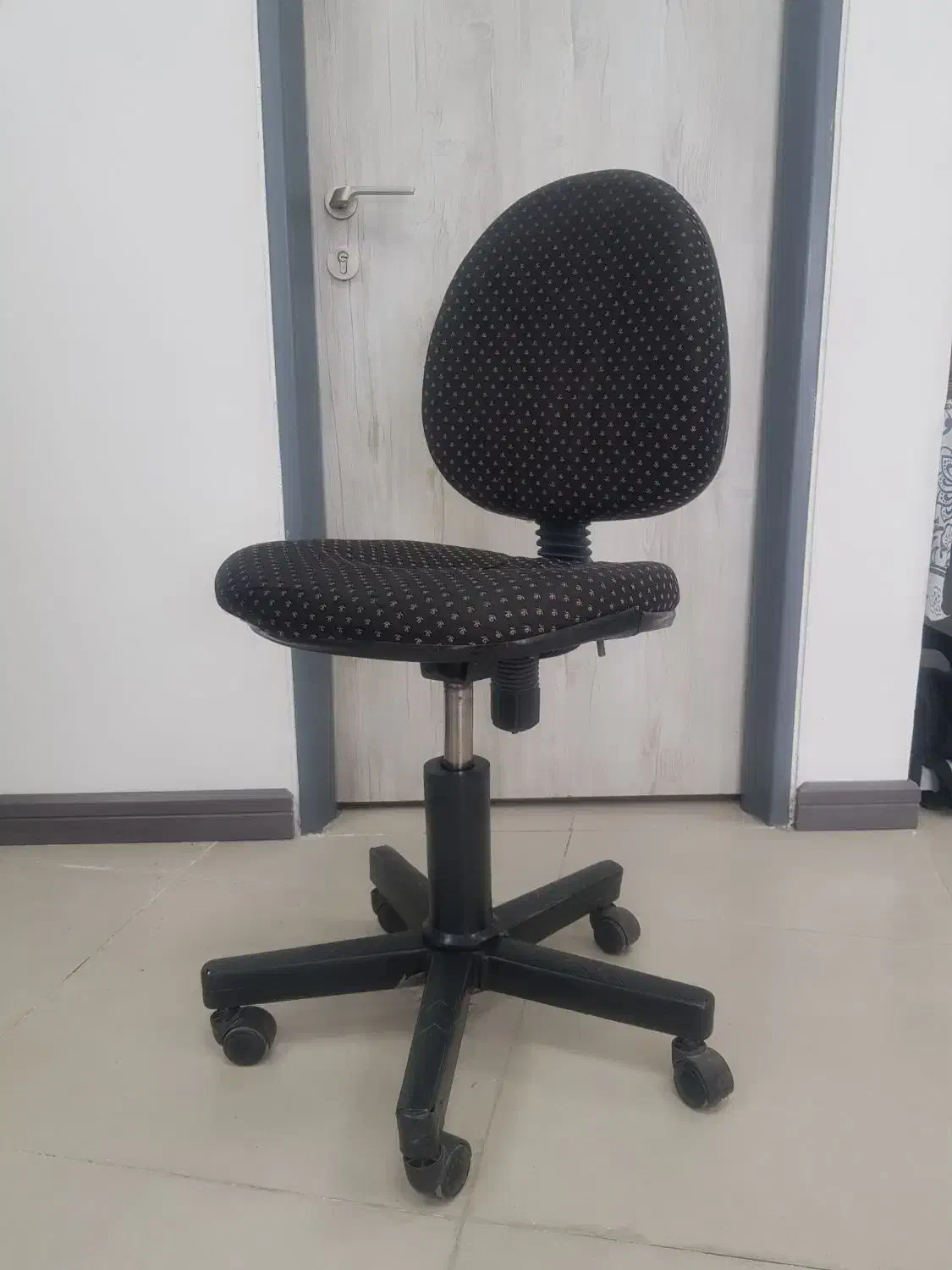 صندلی چرخدار|صندلی و نیمکت|شیراز, انجیره|دیوار