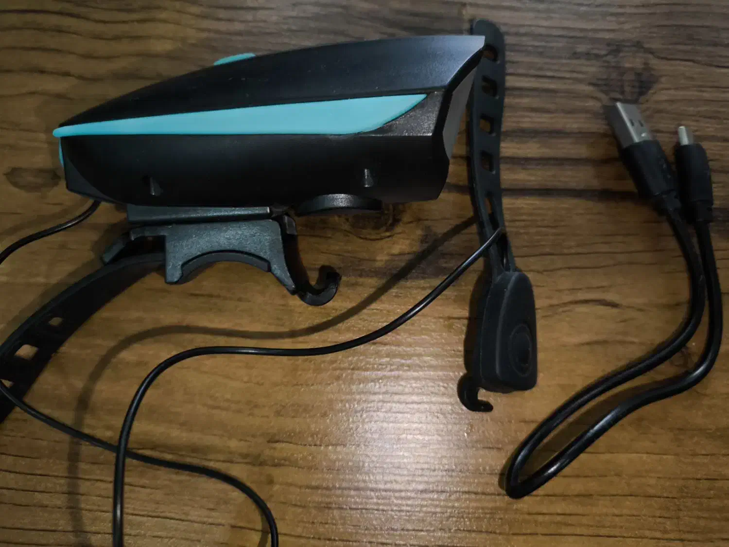 چراغ دوچرخه نو همراه با بوق|دوچرخه، اسکیت، اسکوتر|فولادشهر, C8|دیوار