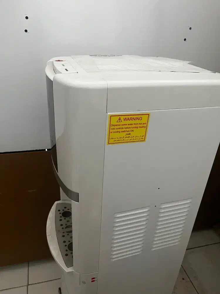 آبسرد کن یخچال دار نو اصلا استفاده نشده|آب‌سردکن و تصفیه آب|قائن, |دیوار