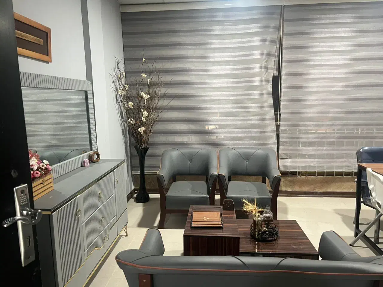 مبل اداری همراه با میز وسط|مبلمان اداری|بندر ماهشهر, |دیوار