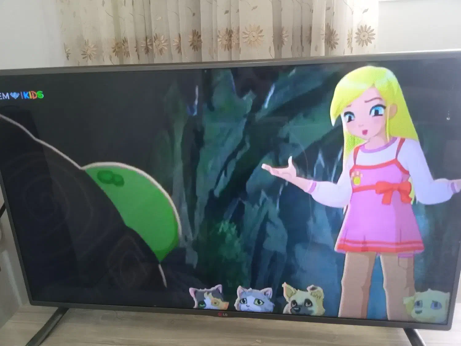 تلویزیون ال جی ۴۷ اینچ سالم|تلویزیون و پروژکتور|بروجرد, |دیوار