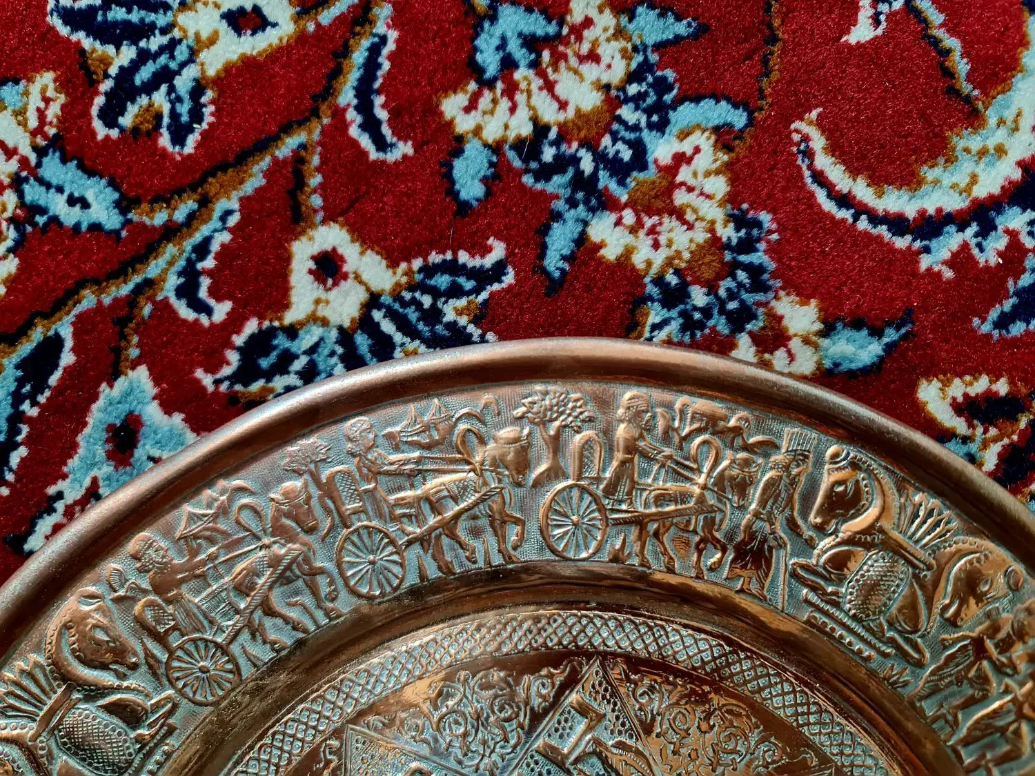 سینی مسی قدیمی|کلکسیون اشیاء عتیقه|قم, حاج زینل|دیوار