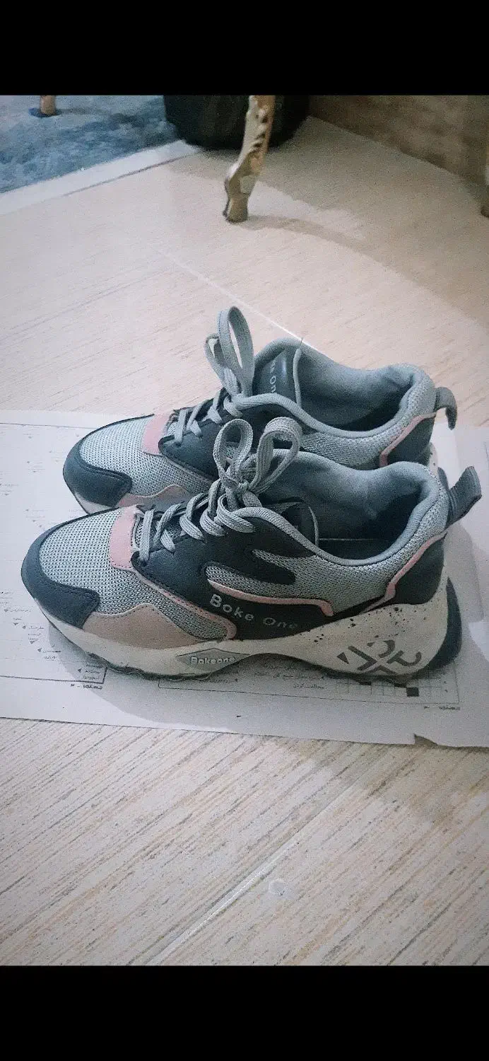 کتونی|کیف، کفش، کمربند|رشت, رودبارتان|دیوار