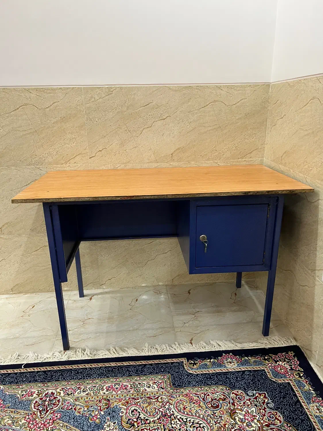 میز تحریر و کامپیوتر|میز تحریر و کامپیوتر|یزد, |دیوار