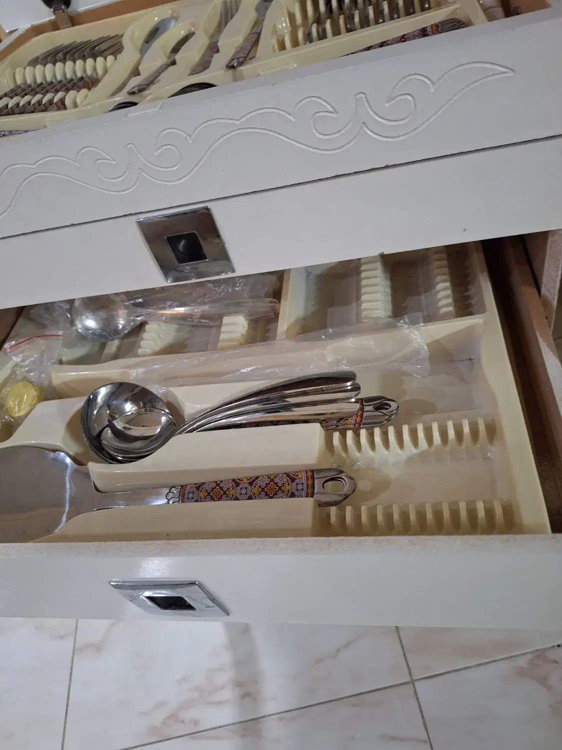 میز چوبی|میز تلفن|قم, نیروگاه|دیوار