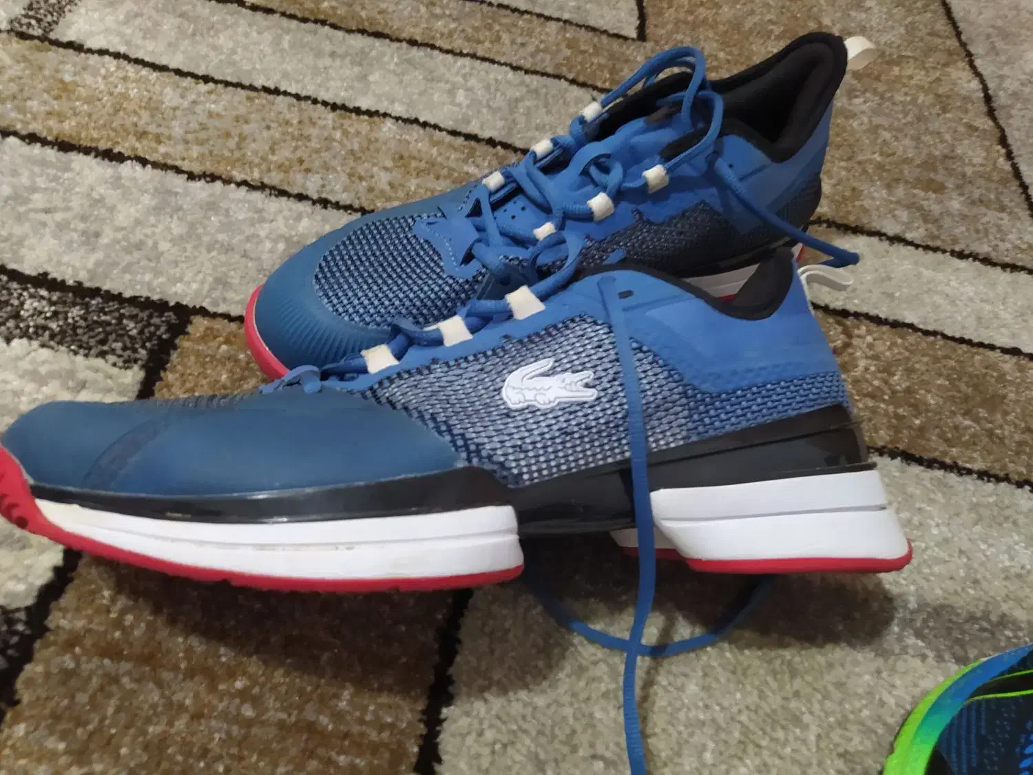 کتونی نو اورجینال|کیف، کفش، کمربند|ساری, |دیوار