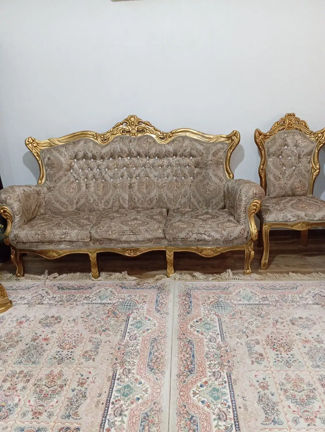 مبل استیل ۹ نفره همراه جلو مبلی و ۲ عدد میز عسلی|مبلمان خانگی و میز عسلی|رشت, دیانتی|دیوار