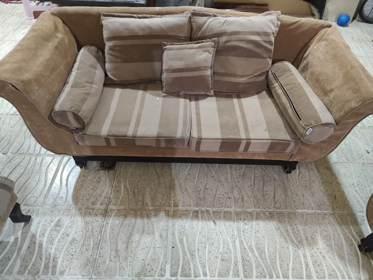 راحتی ۷نفره|مبلمان خانگی و میز عسلی|برخوار, |دیوار