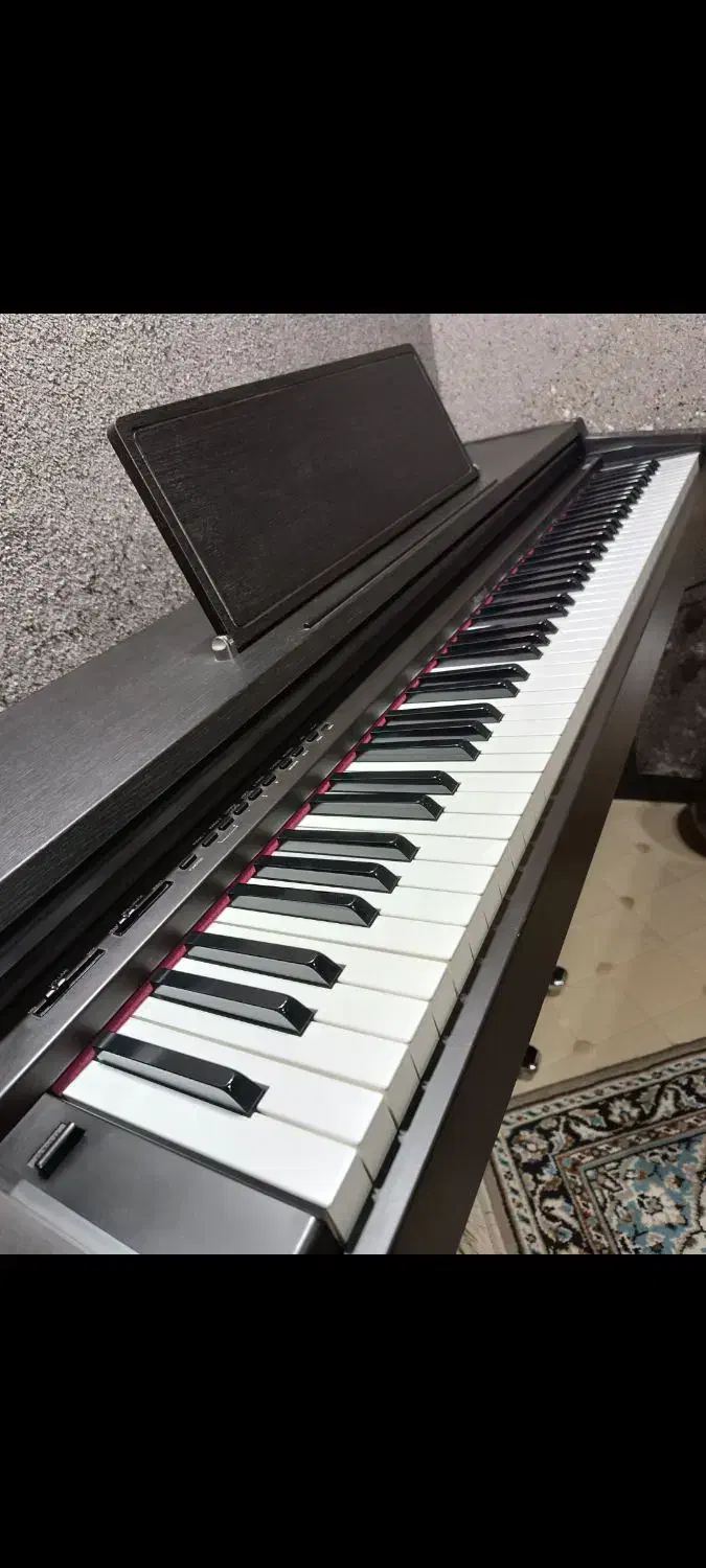 پیانو دیجیتال رولند|پیانو، کیبورد، آکاردئون|رشت, یخسازی|دیوار