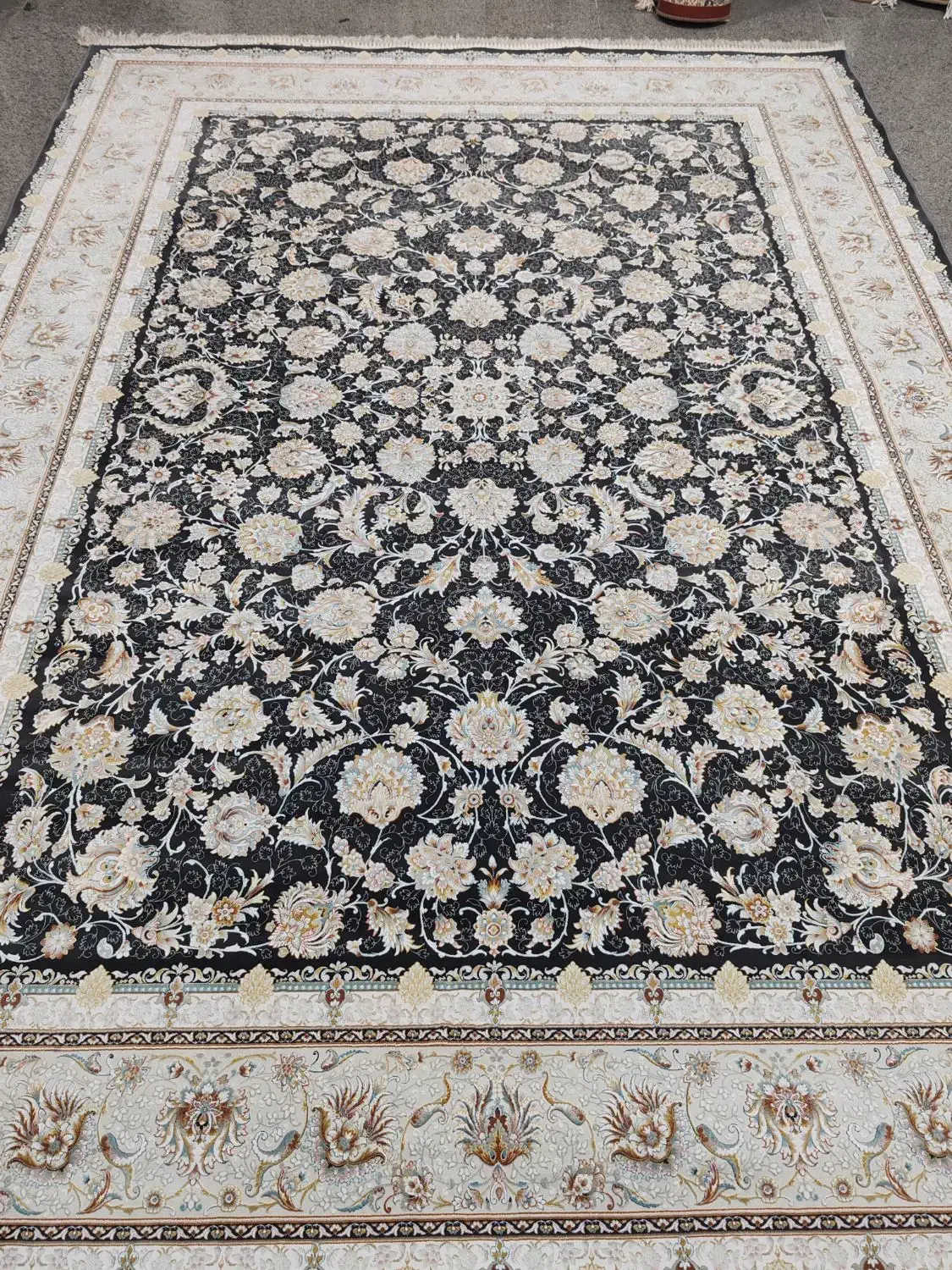 یک تخته فرش 9متری نقره ای با قالیچه 1.5 در 2.25|فرش|قم, نیروگاه|دیوار