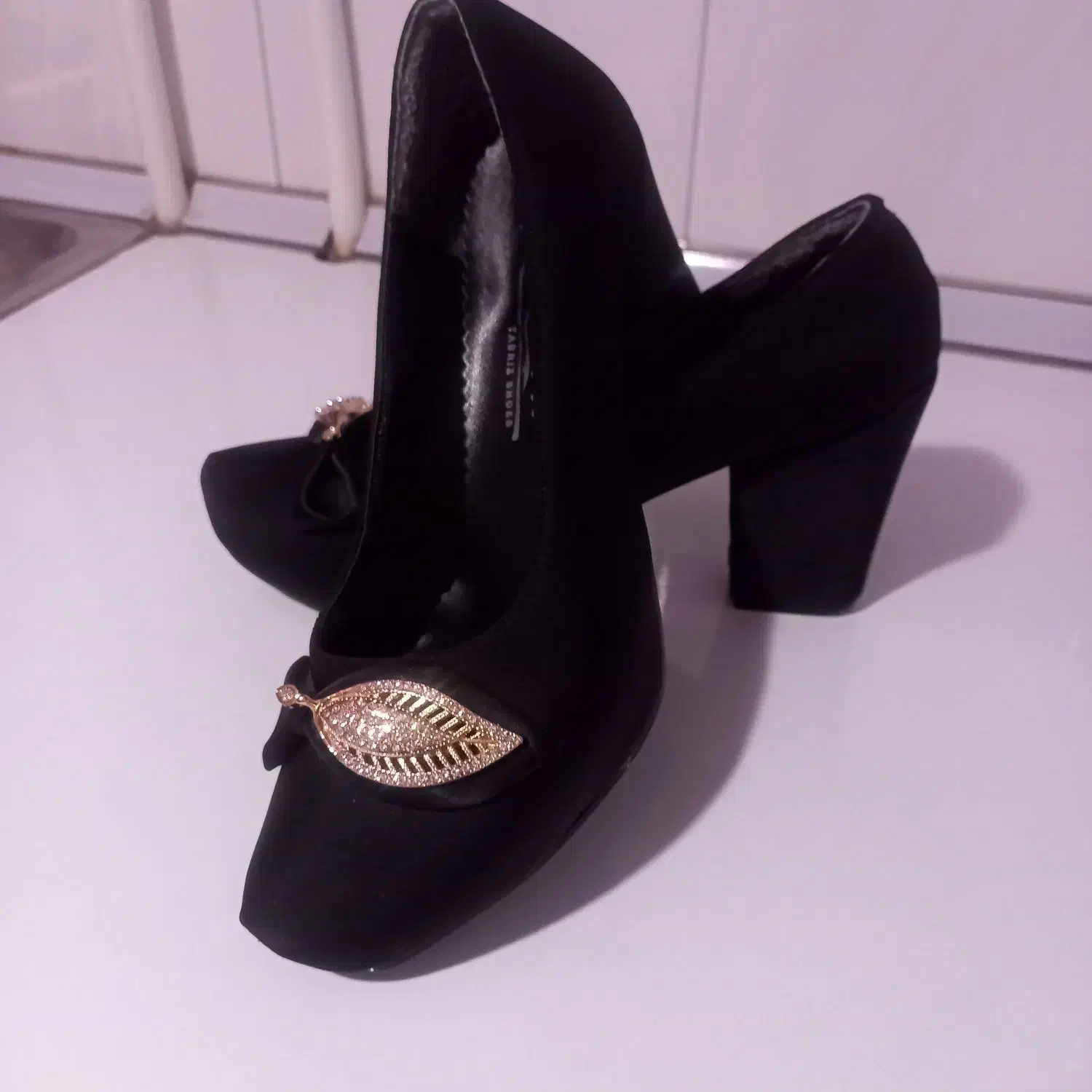 کفش نو|کیف، کفش، کمربند|اردبیل, |دیوار