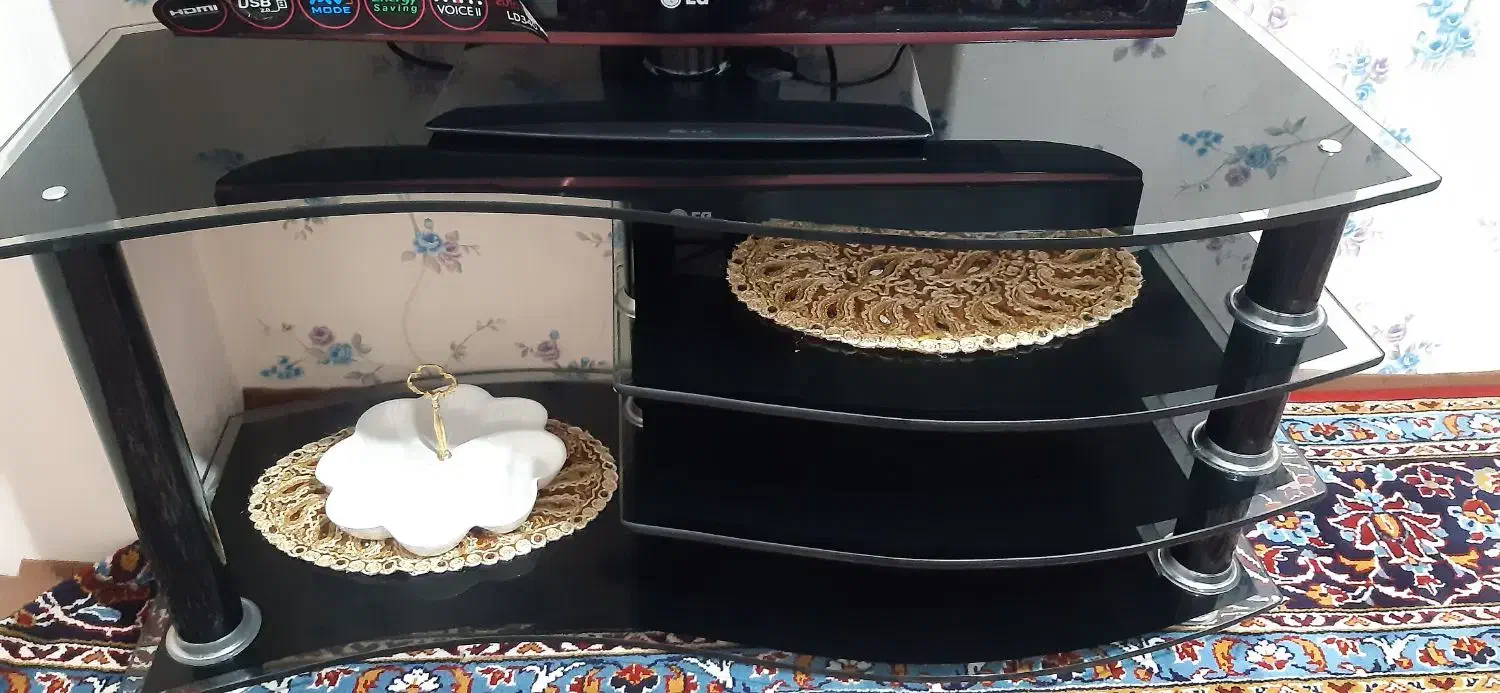 تلویزیون ال جی با زیر تلوزیون|تلویزیون و پروژکتور|اردبیل, |دیوار