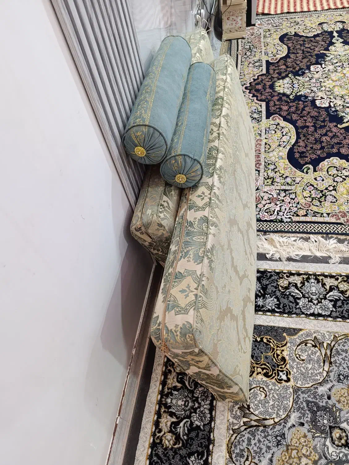 شاه نشین|پشتی|سیرجان, |دیوار