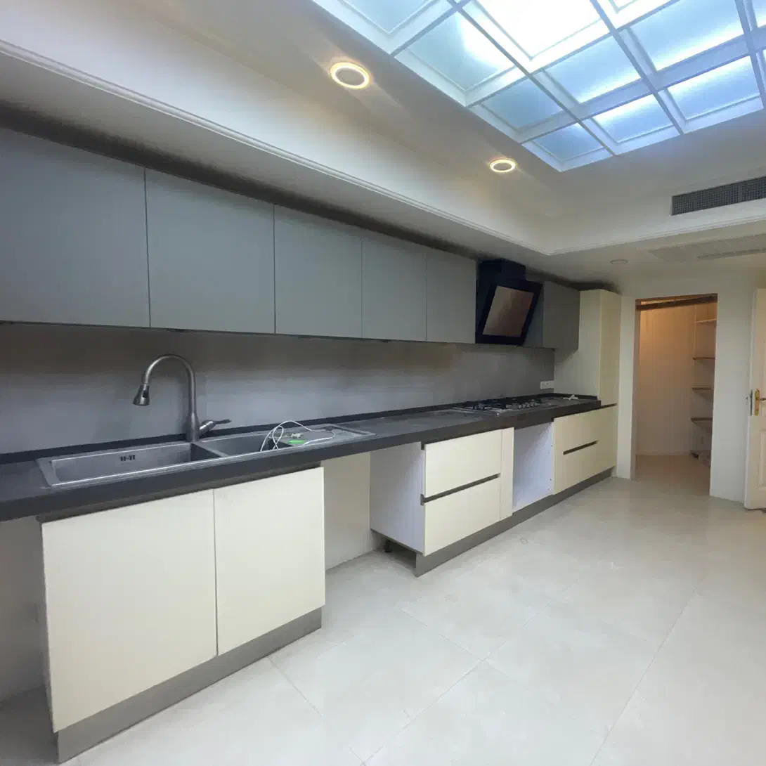 ۲۰۵متر۲پارکینگ/۲بالکن/استخر فعال/لابی من/تبدیل