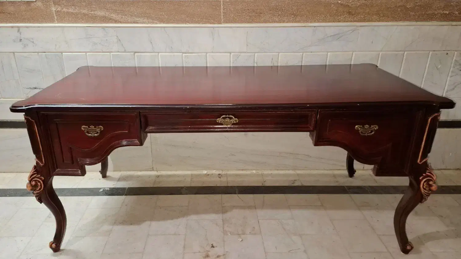 ست میز و صندلی مدیریتی|مبلمان اداری|کاشان, باهنر|دیوار