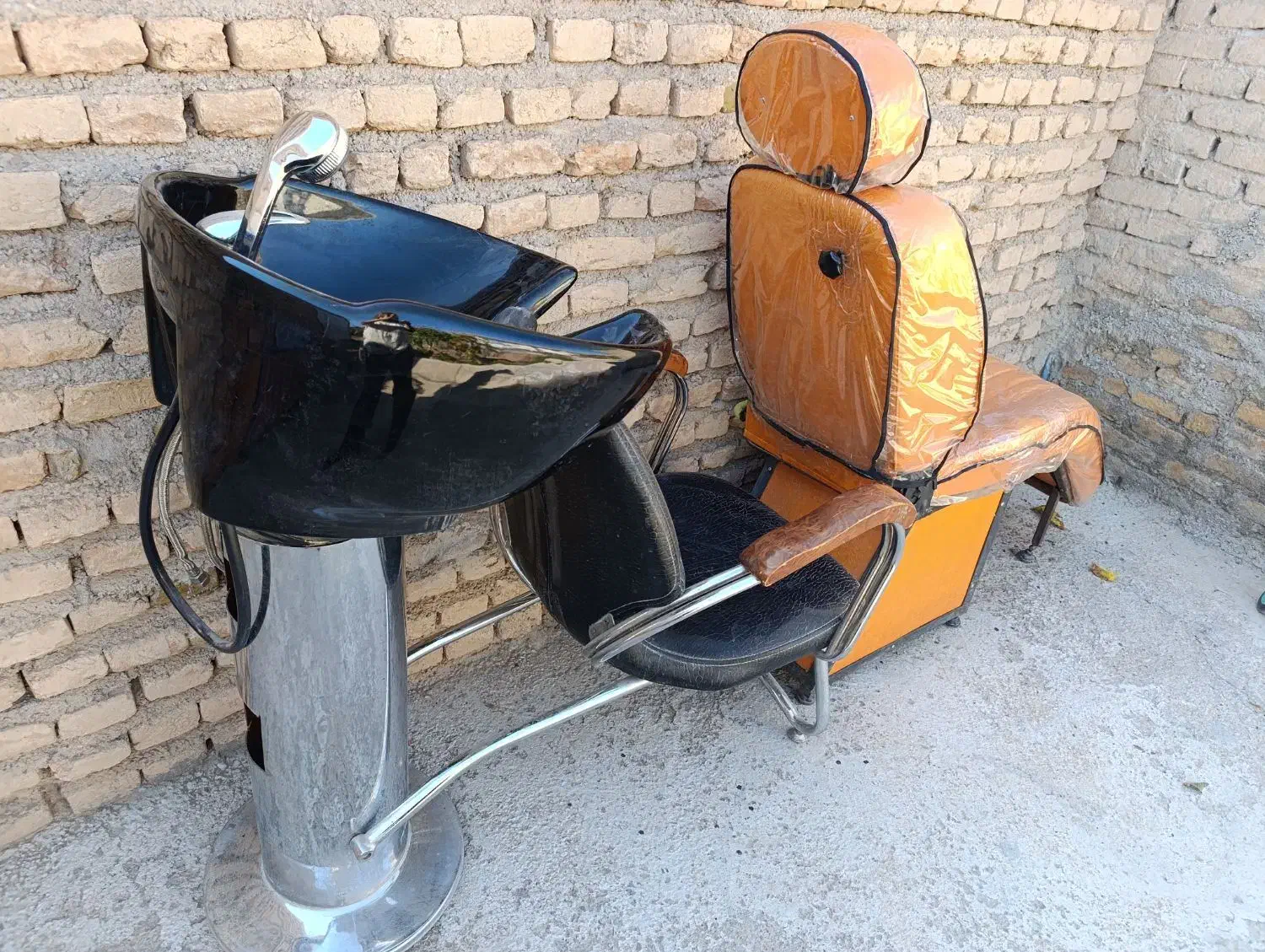 یونیت و سرشور مجهز|آرایشگاه و سالنهای زیبایی|مرند, |دیوار