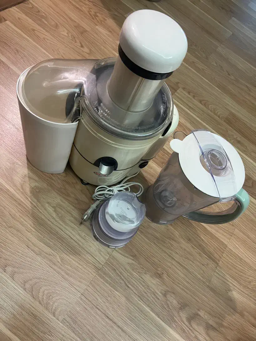 آبمیوهگیر و مخلوط کن mega|آبمیوهگیر و آبمرکباتگیر|تبریز, |دیوار