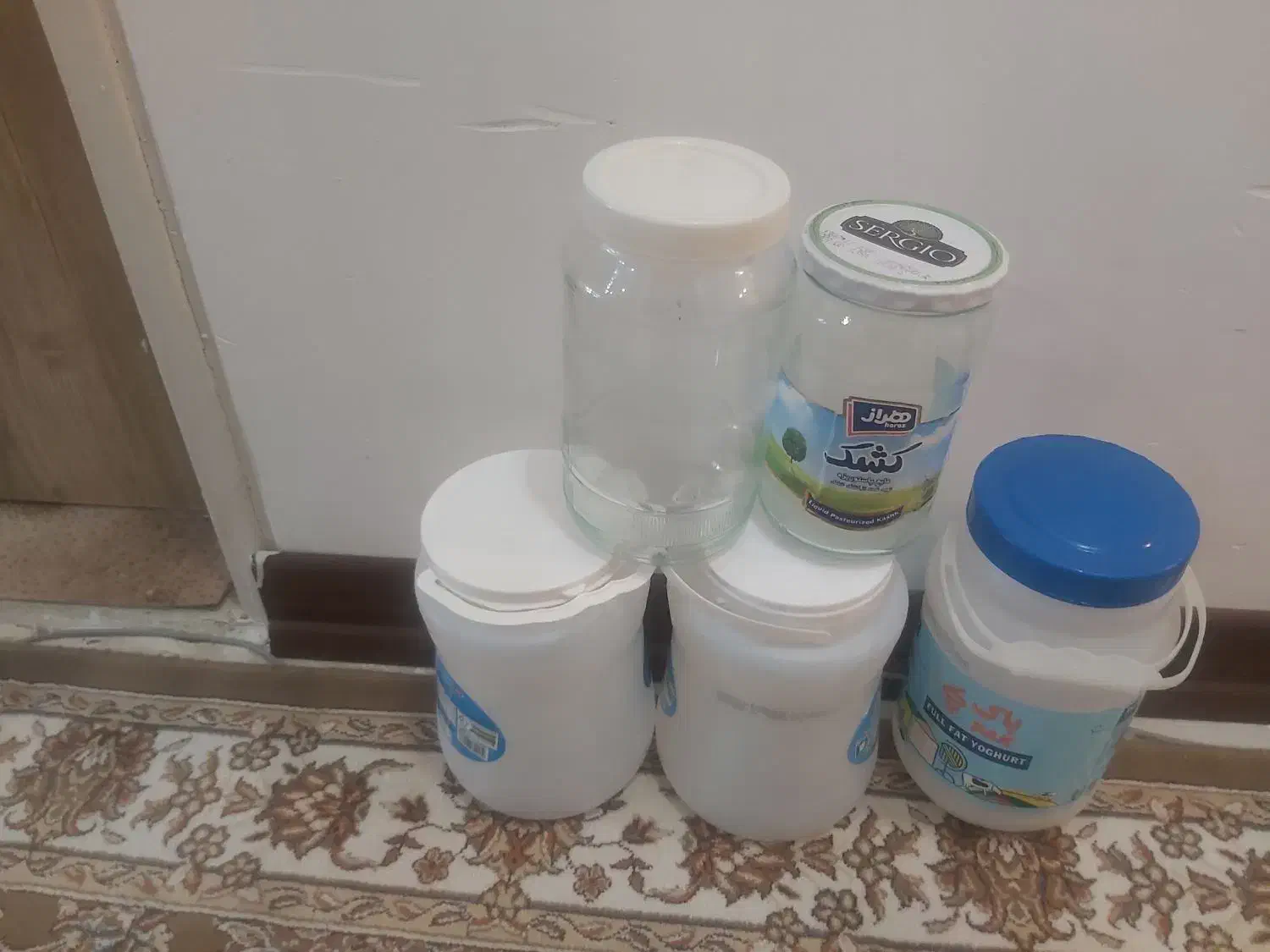 دبه ی ماست و شیشه ی خالی در شهر قدس|ظروف نگهدارنده، پلاستیکی، یک‌بارمصرف|تهران, شهرک غزالی|دیوار