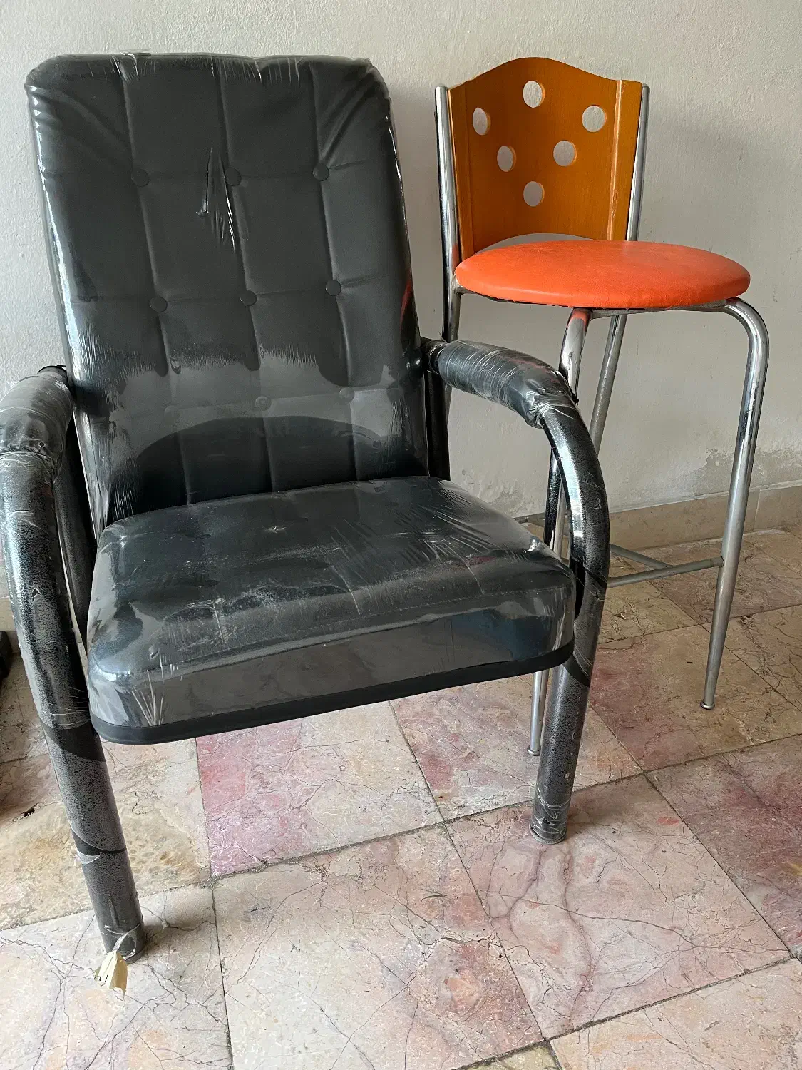 دوعدد صندلی سالم ونو|مبلمان اداری|نوشهر, |دیوار